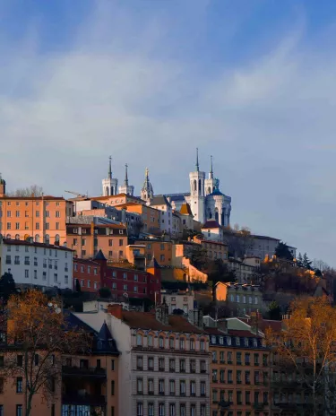 Lyon architecture bâtiments ciel montagne