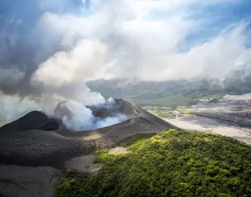 Volcan Tana Vanuatu Fumée